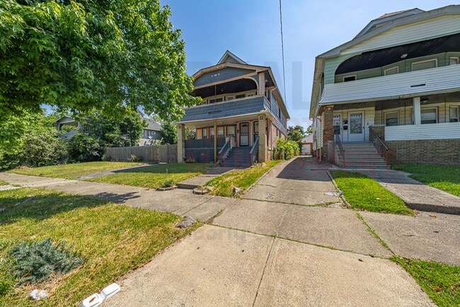 property at 3633 E 153rd St