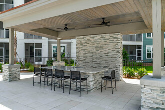 Essex Luxe Apartments in Orlando, FL - Building Photo - Building Photo