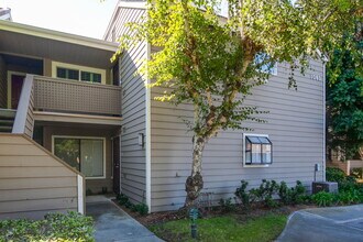 1083 Shadowridge Dr in Vista, CA - Building Photo - Building Photo