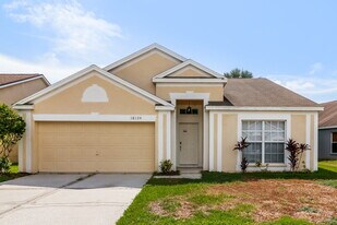 18134 Leafwood Cir in Lutz, FL - Building Photo