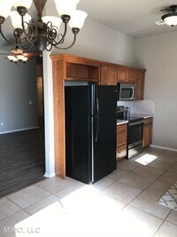 900 Shadowhill St photo'