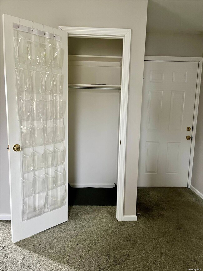 5 Maplewood Rd-Unit -2E in Huntington Station, NY - Building Photo - Building Photo