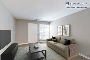 100 Court N Dr in Melville, NY - Building Photo