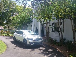 2828 Segovia St in Coral Gables, FL - Building Photo - Building Photo