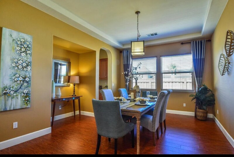 6010 Corrin Way in Elk Grove, CA - Foto de edificio