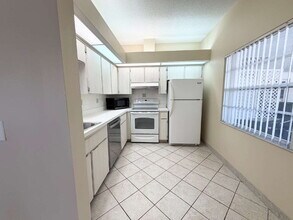 9226 Estrada Pl in New Port Richey, FL - Building Photo - Building Photo