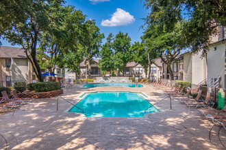 Pavilion in Arlington, TX - Foto de edificio - Building Photo