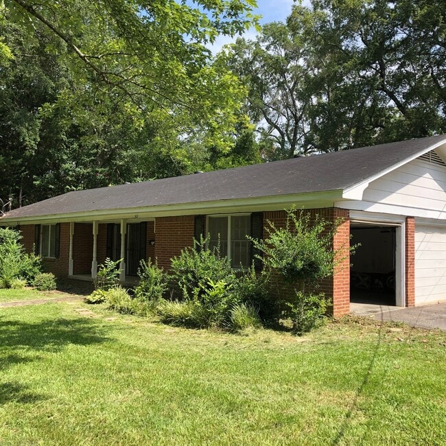 303 Ruffin Dr in Sardis, MS - Building Photo - Building Photo