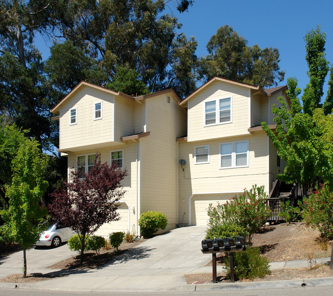 Nielsen Creek in Santa Rosa, CA - Foto de edificio - Building Photo