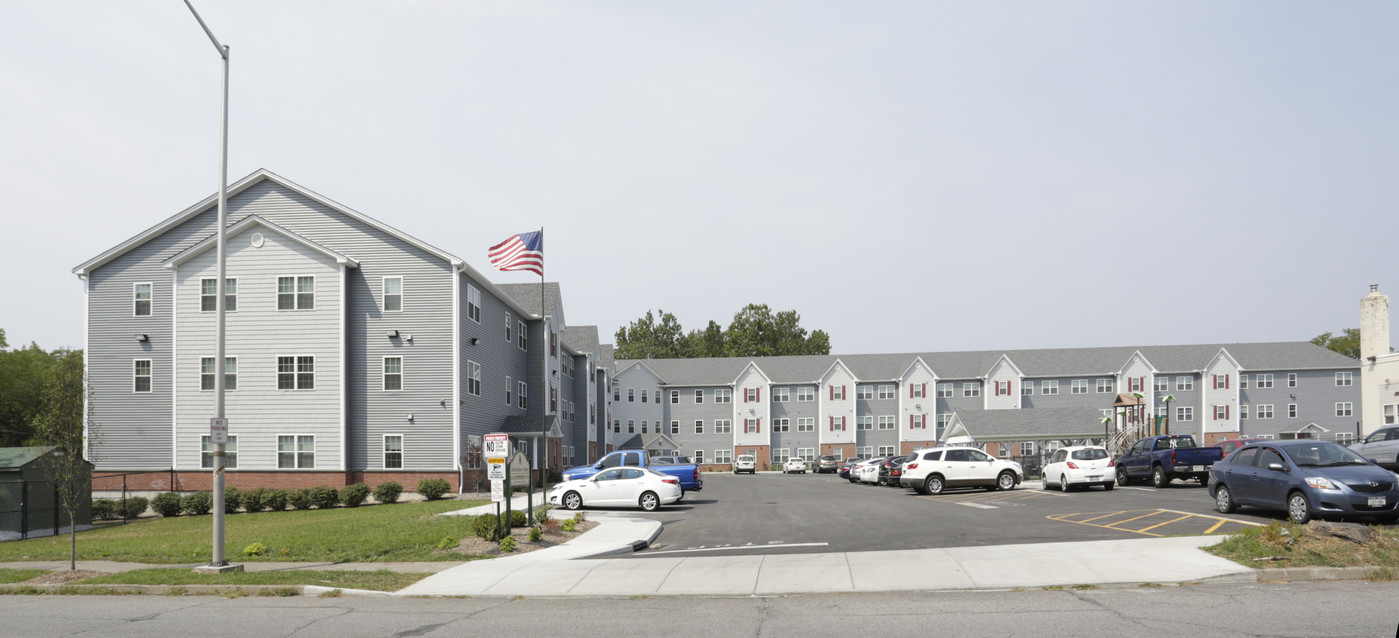 Independence Square in Newburgh, NY - Foto de edificio