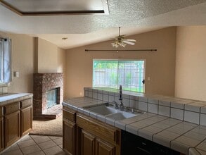 2220 London Cir in Modesto, CA - Building Photo - Building Photo