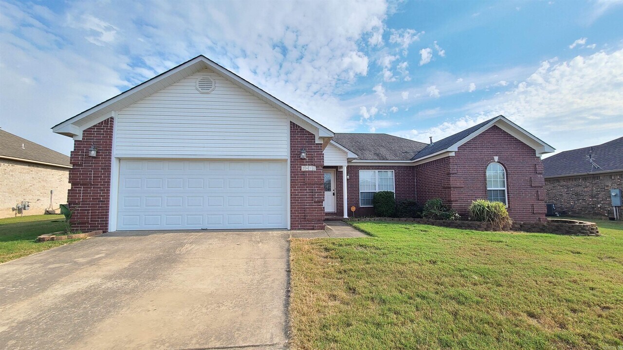 2416 Toccata Ln in Cabot, AR - Building Photo