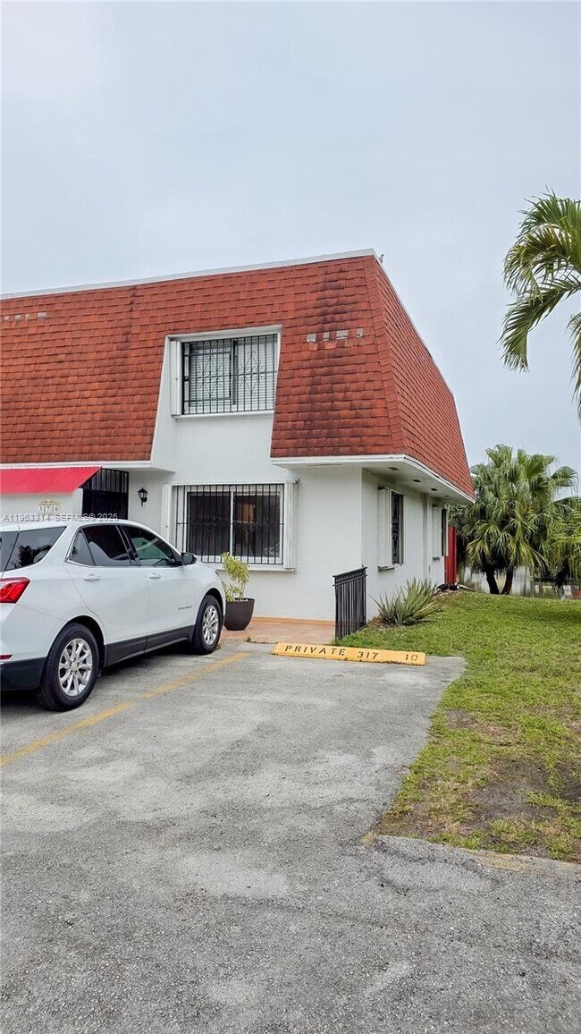 317 NW 109th Ave in Miami, FL - Building Photo - Building Photo