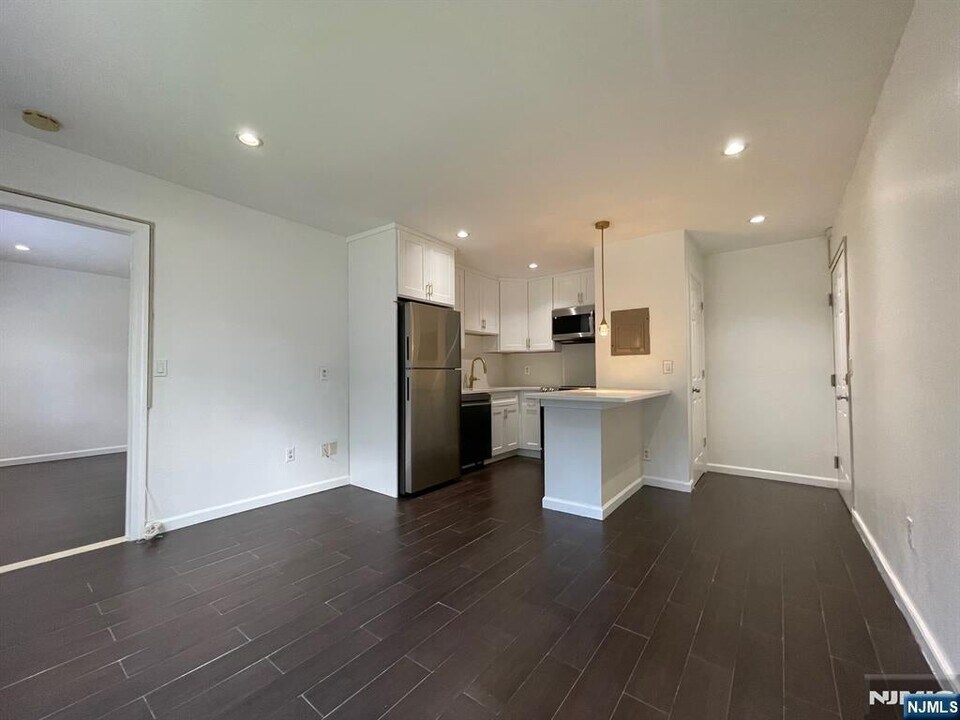 9 Vreeland Ave in Hackensack, NJ - Building Photo