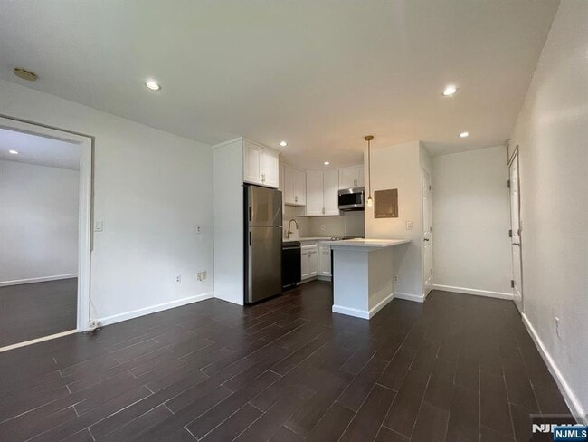 property at 9 Vreeland Ave