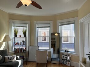 176 Elm St, Unit 3 in North Cambridge, MA - Building Photo - Building Photo