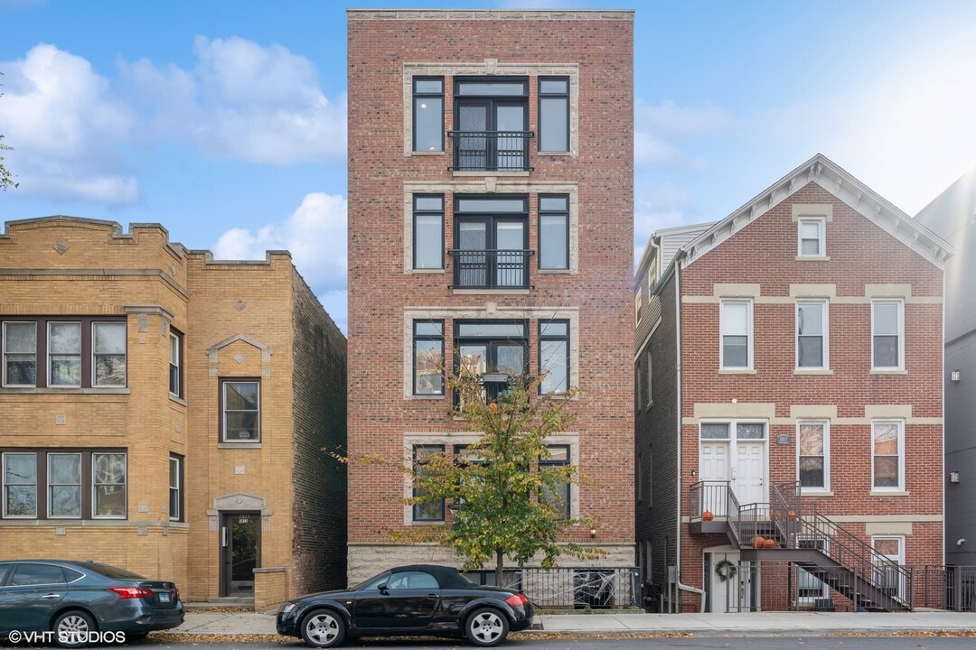 1815 W Armitage Ave, Unit 4 in Chicago, IL - Building Photo