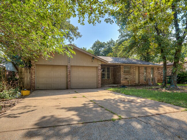 5008 S Briarwood Dr in Oklahoma City, OK - Building Photo - Building Photo