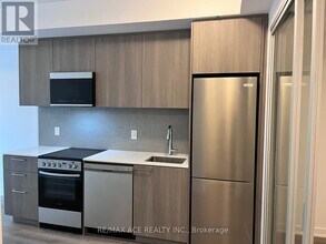 7439 Kingston Rd in Toronto, ON - Building Photo - Building Photo