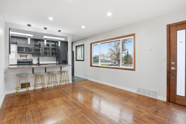 729 W Augusta Ave in Spokane, WA - Foto de edificio - Building Photo