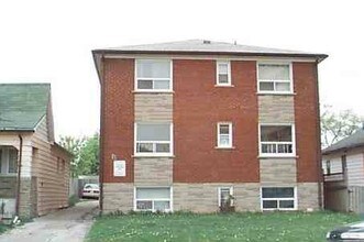 98-112 Newcastle St in Toronto, ON - Building Photo - Building Photo