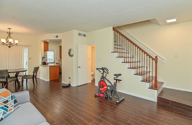 7575 Cambridge St in Houston, TX - Building Photo - Building Photo