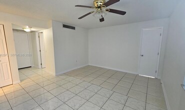 9480 Tangerine Pl in Davie, FL - Building Photo - Building Photo