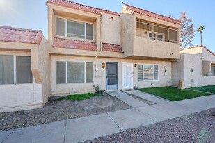 4880 W Rose Ln in Glendale, AZ - Building Photo - Building Photo