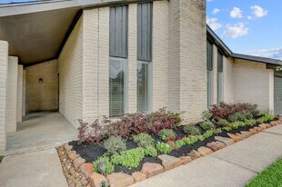 8822 Covent Garden St in Houston, TX - Building Photo