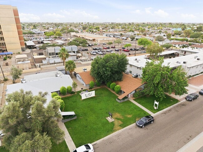 1 bed 1 bath with storage unit in Phoenix, AZ - Building Photo - Building Photo