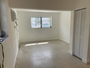 585 SW 13th Ave, Unit 2 in Miami, FL - Building Photo - Building Photo