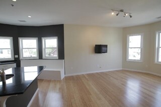 110 Chester St, Unit 1 in Boston, MA - Foto de edificio - Building Photo
