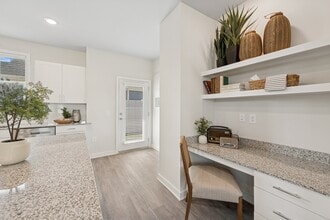 Ascend Cottages At Highland Square in Hendersonville, NC - Foto de edificio - Building Photo
