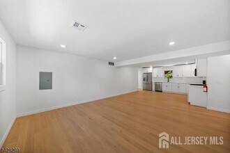 3 Meadow Rd in Edison, NJ - Building Photo - Building Photo