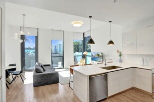 1220 17th St in Miami Beach, FL - Building Photo