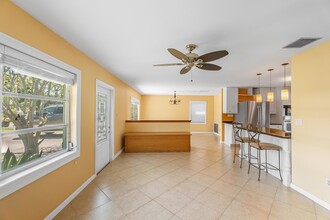 1079 NE Crescent St in Jensen Beach, FL - Building Photo - Building Photo