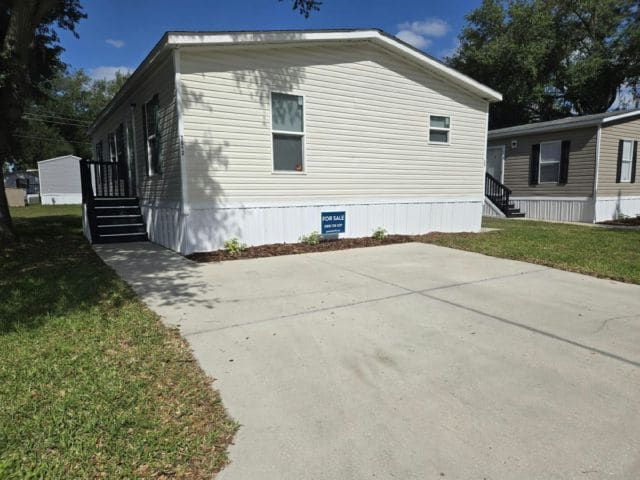 property at 7082 Greenbrier Village Dr