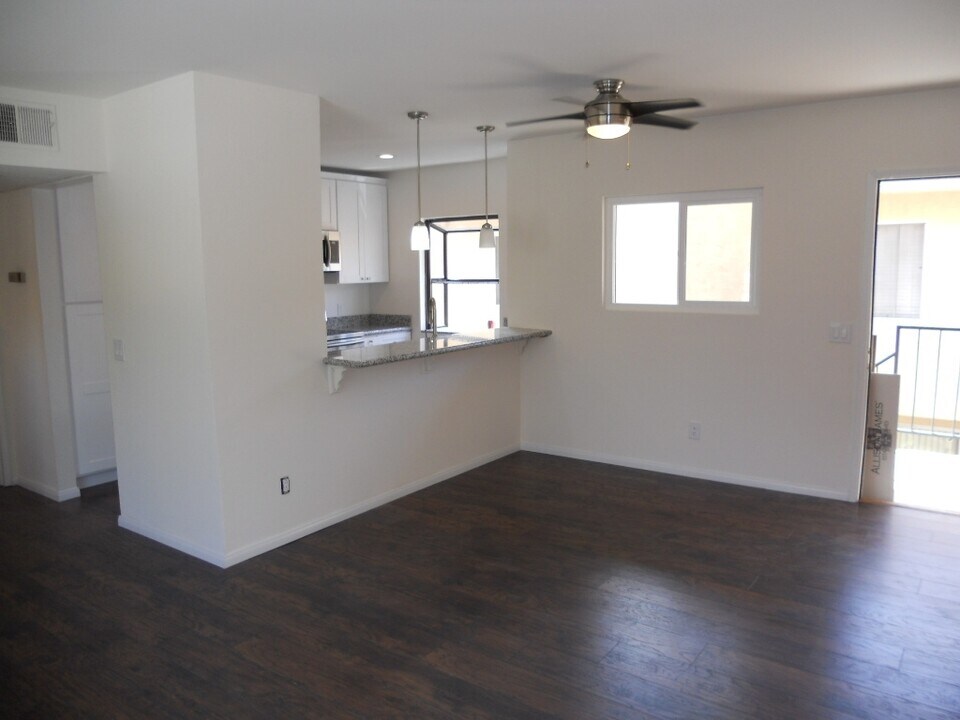 4562 Twain Ave, Unit 12 in San Diego, CA - Building Photo