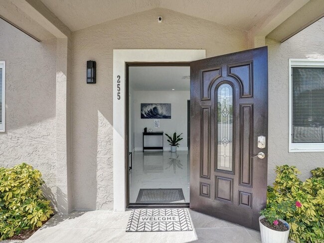 255 Glouchester St in Boca Raton, FL - Foto de edificio - Building Photo