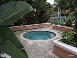 1335 Crystal Way-Unit -M in Delray Beach, FL - Foto de edificio - Building Photo
