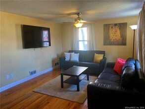 54 Summit Ave in East Haven, CT - Building Photo - Building Photo