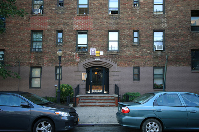 48-05 46th St in Flushing, NY - Building Photo - Building Photo