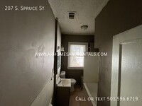 207 S Spruce St in North Little Rock, AR - Building Photo - Building Photo