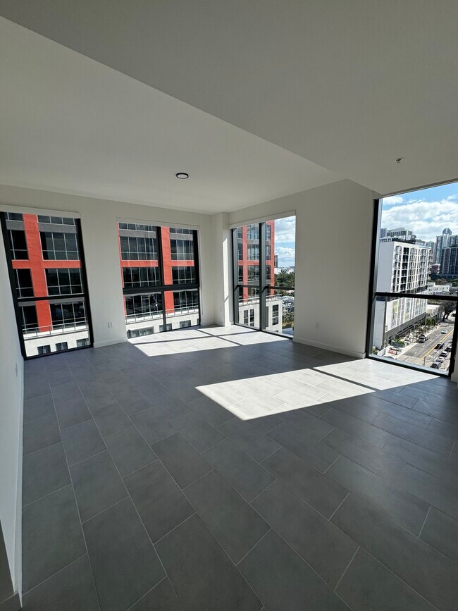 87 NW 24th St, Unit B1 in Miami, FL - Foto de edificio - Building Photo
