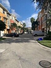 1727 San Benito Way-Unit -8 in West Palm Beach, FL - Foto de edificio - Building Photo