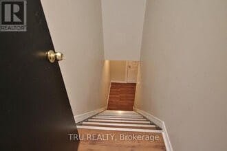 2555 Iris St in Ottawa, ON - Building Photo - Building Photo