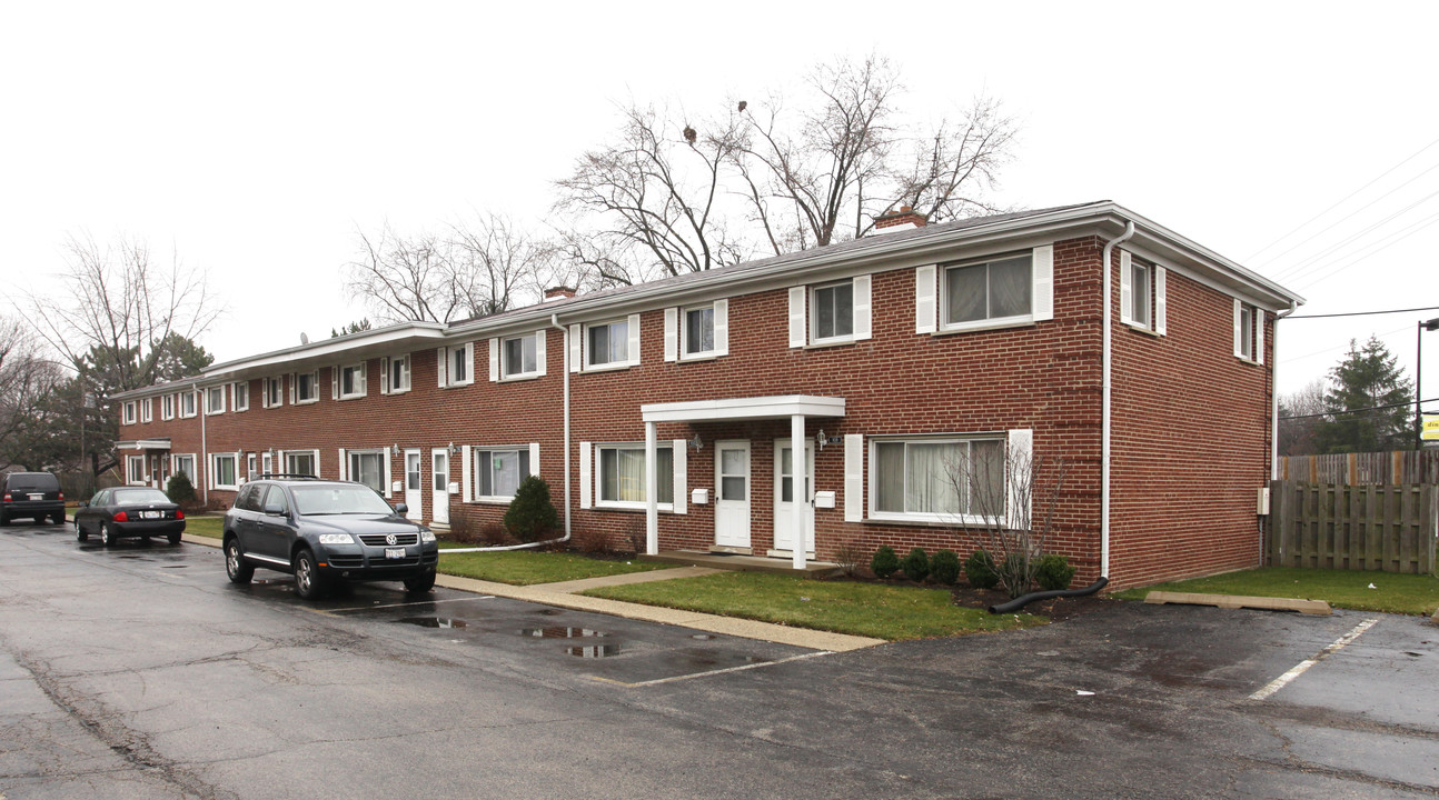 930-938 N Boxwood Dr in Mount Prospect, IL - Building Photo