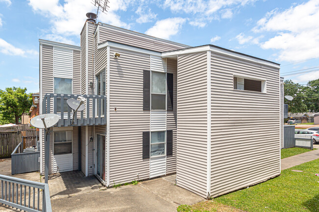 1512-1600 Clearview Pky in Metairie, LA - Building Photo - Building Photo