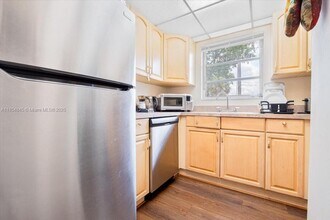 8105 Lagos De Campo Blvd in Tamarac, FL - Building Photo - Building Photo