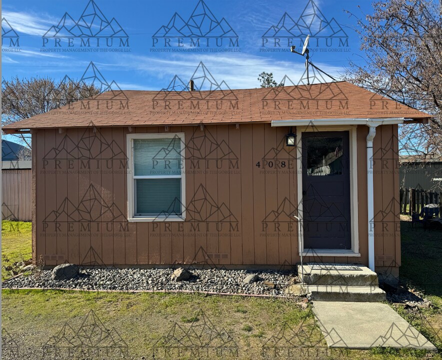 408 Vista Dr in Rufus, OR - Building Photo